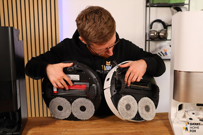 Roborock QRevo Slim und Dreame X40 Ultra werden von der Unterseite gezeigt